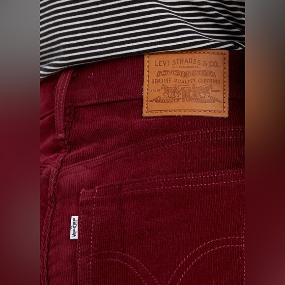 Levi’s Wedgie Straight Fit Corduroy Pants - Picture 4 of 10